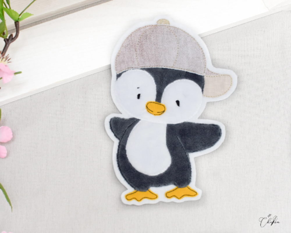 Aufnäher - Pinguin mit Mütze - Stickapplikation